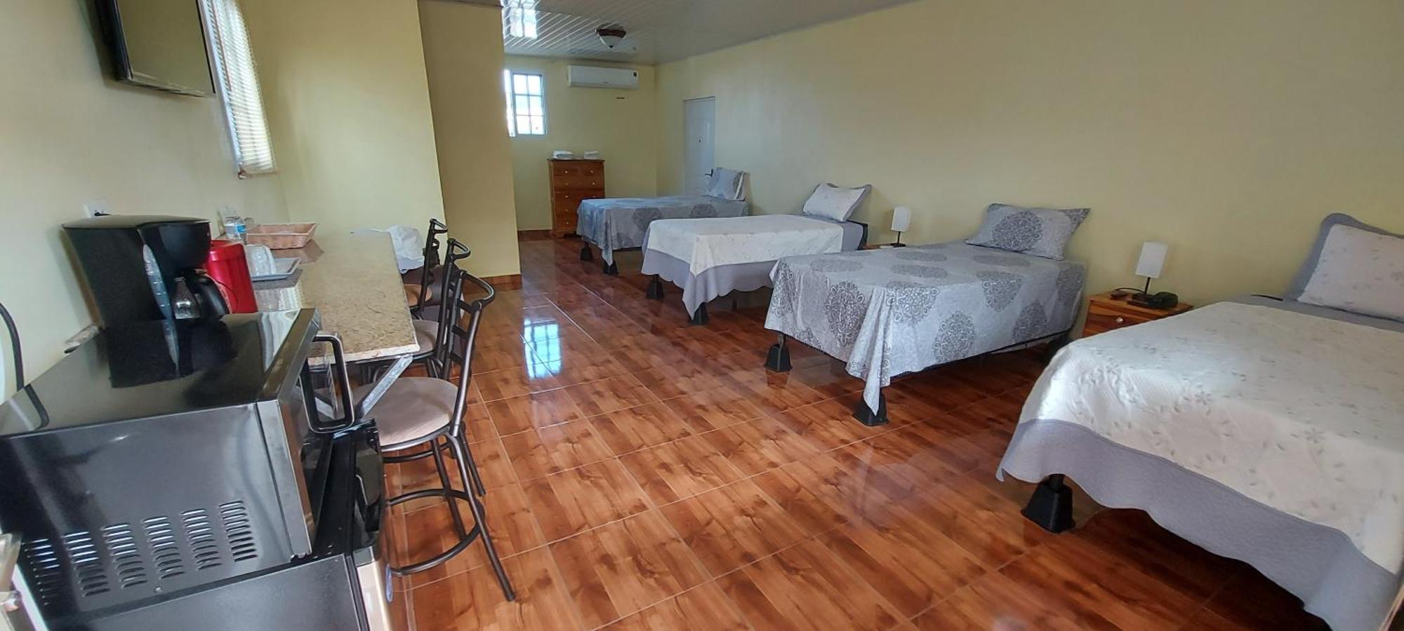 B&d Hostal