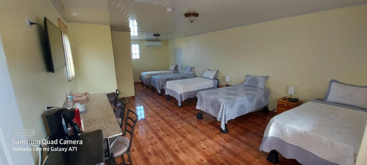 B&d Hostal *